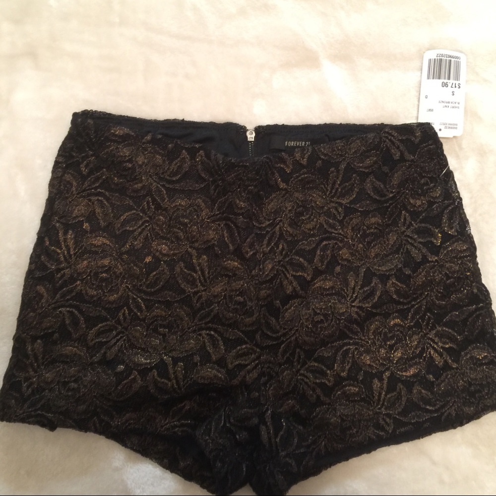 {(4 for $20)} NWT lace shorts small